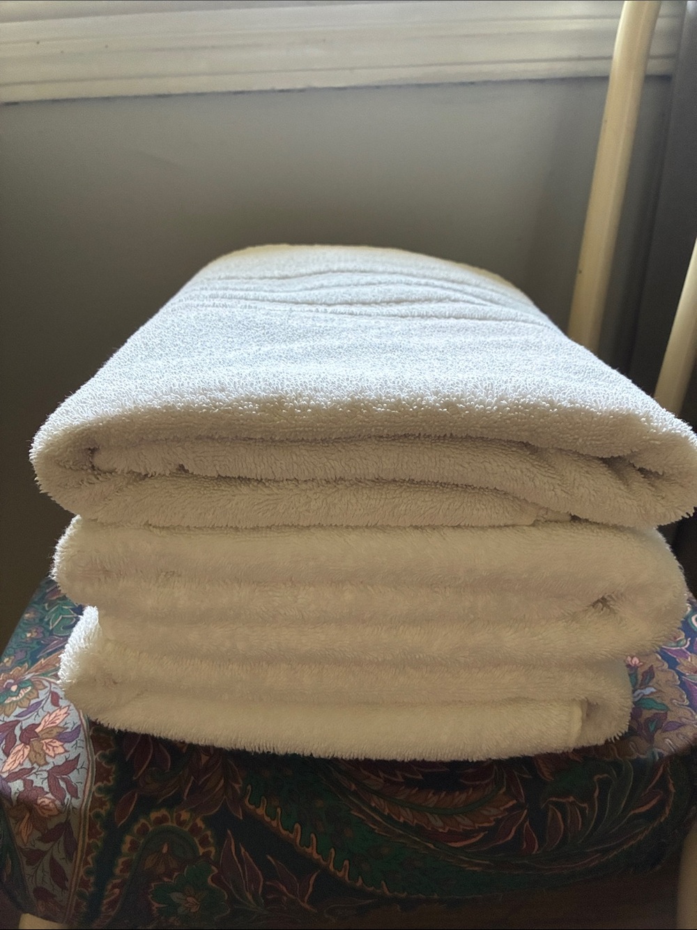 Soft White Bath Towels - Plush Absorbent Home Towels